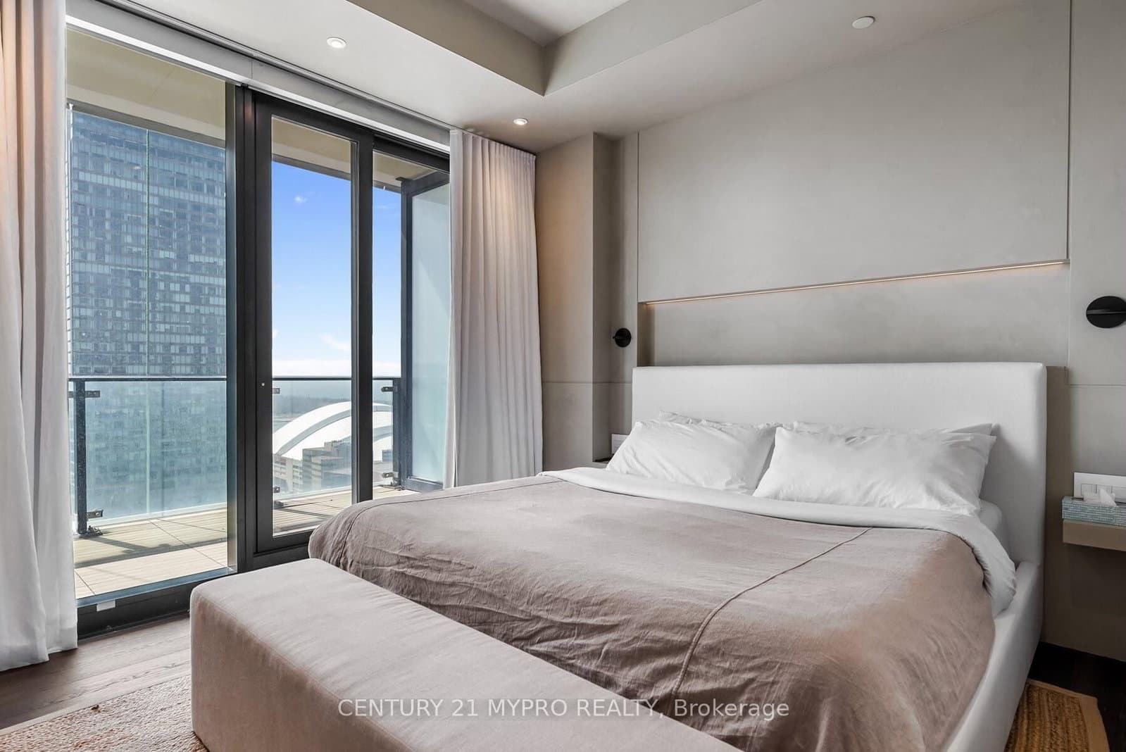 224 King Street W, Unit 3603 thumbnail 8