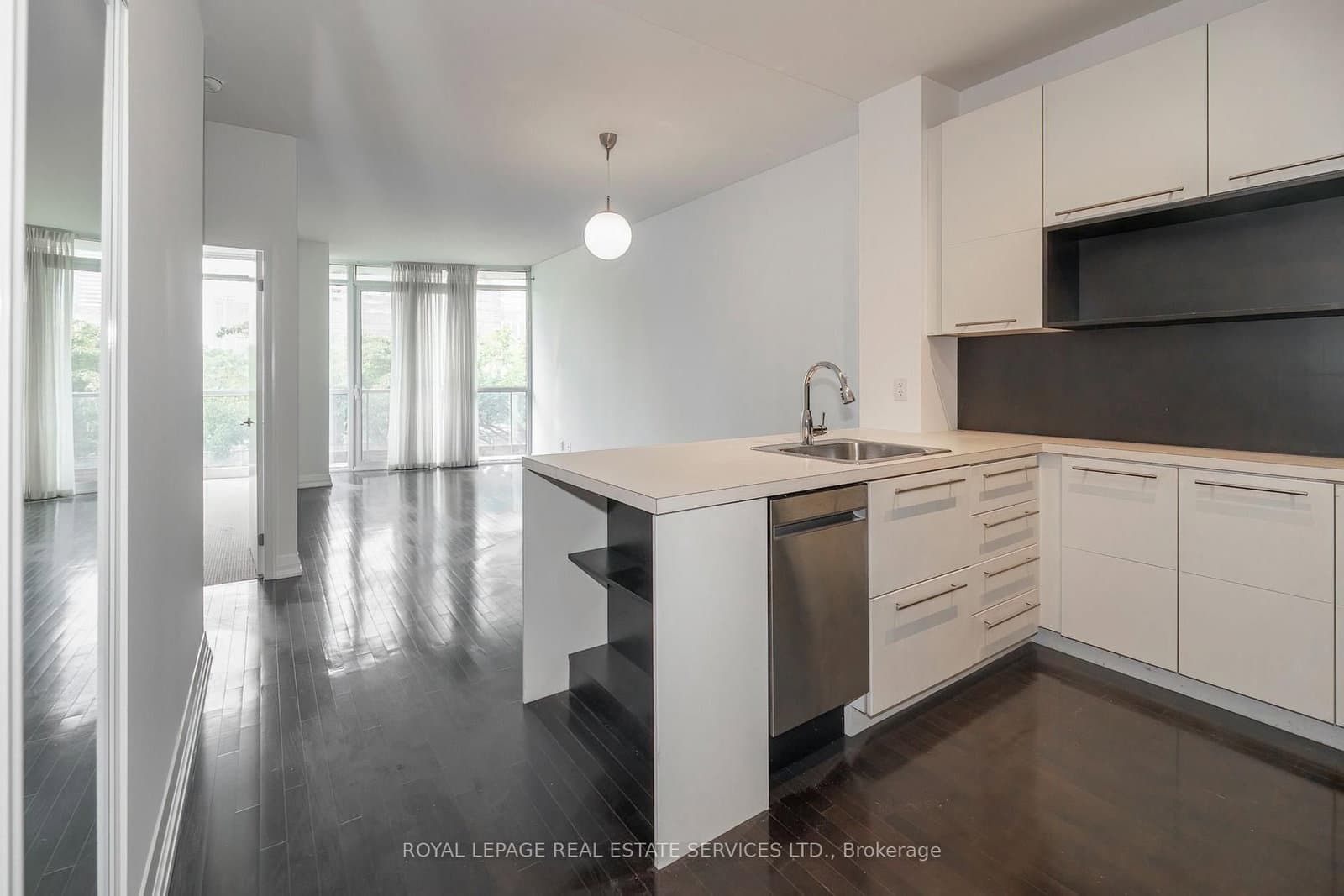 25 Carlton Street, Unit 603 thumbnail 2