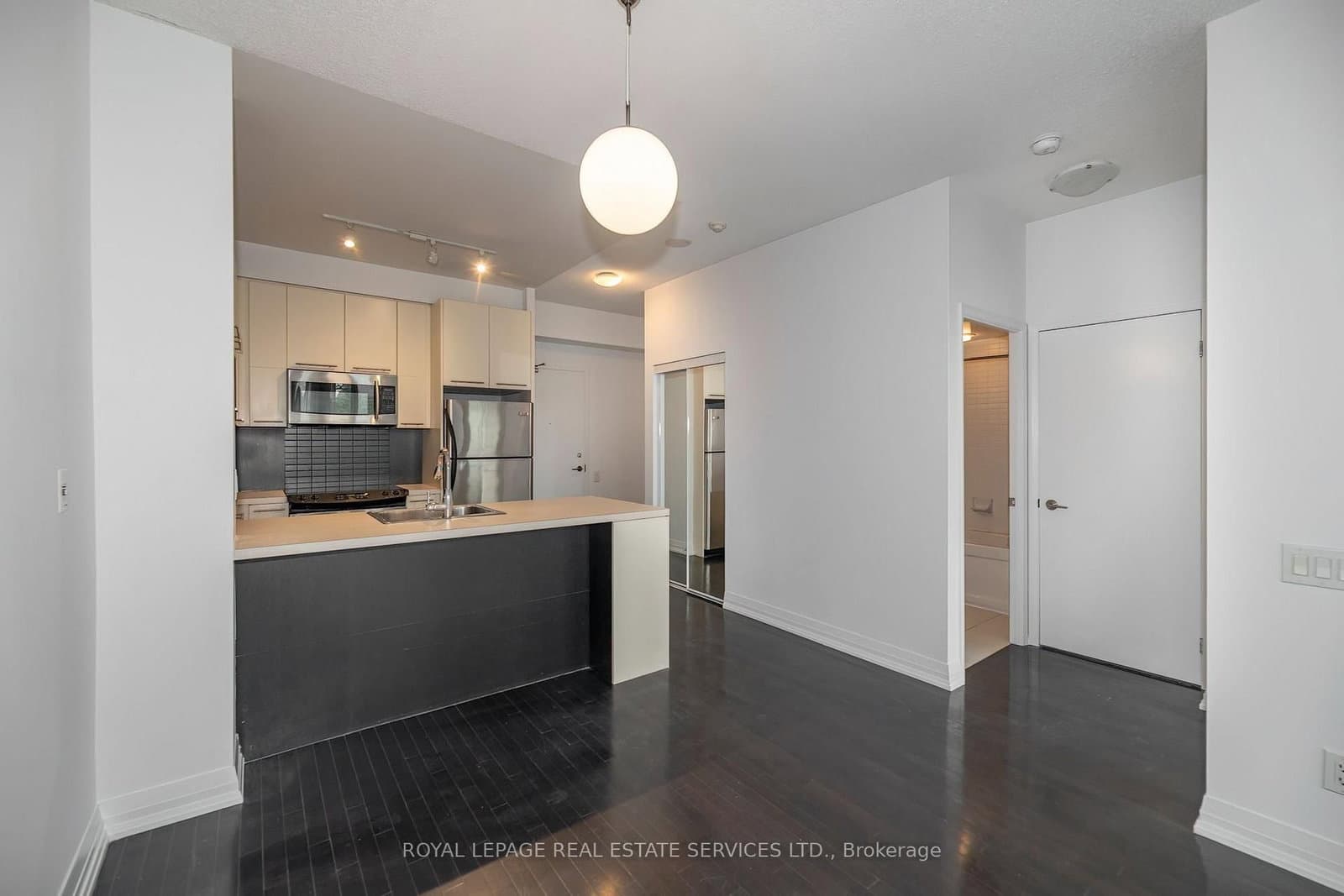 25 Carlton Street, Unit 603 thumbnail 4