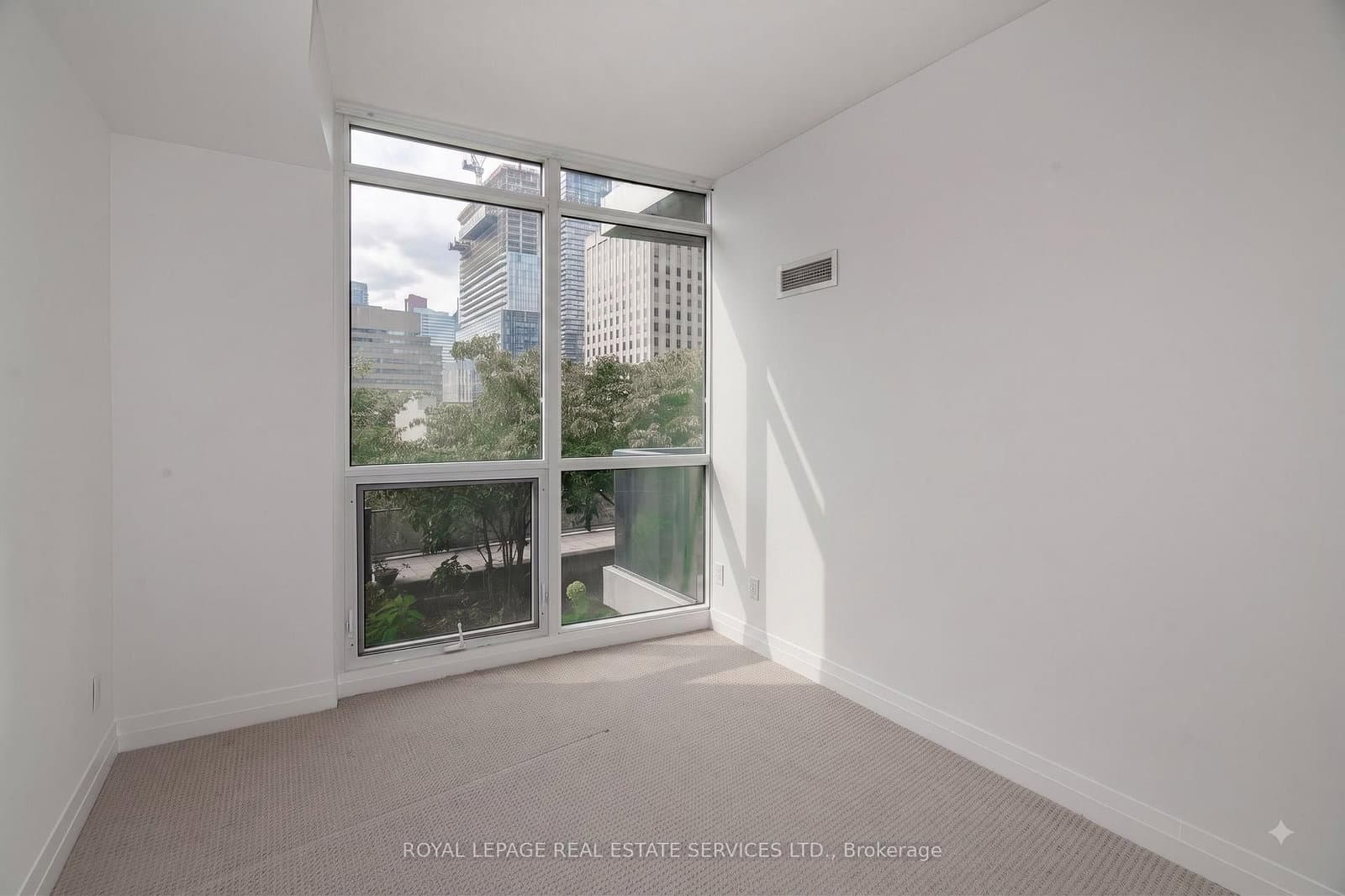 25 Carlton Street, Unit 603 thumbnail 6