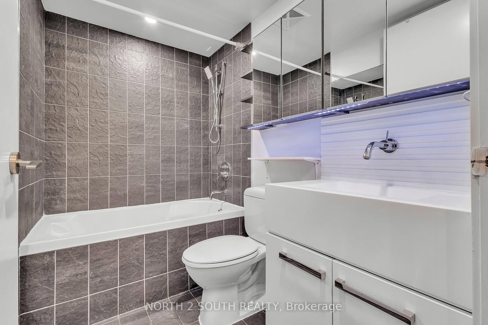 55 Stewart Street, Unit 524 thumbnail 14