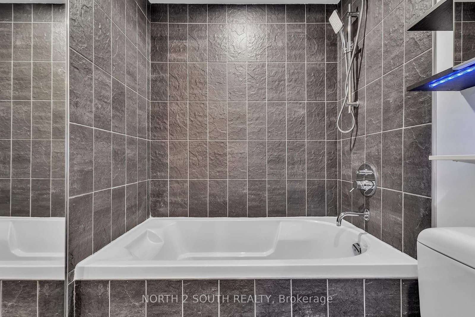 55 Stewart Street, Unit 524 thumbnail 15