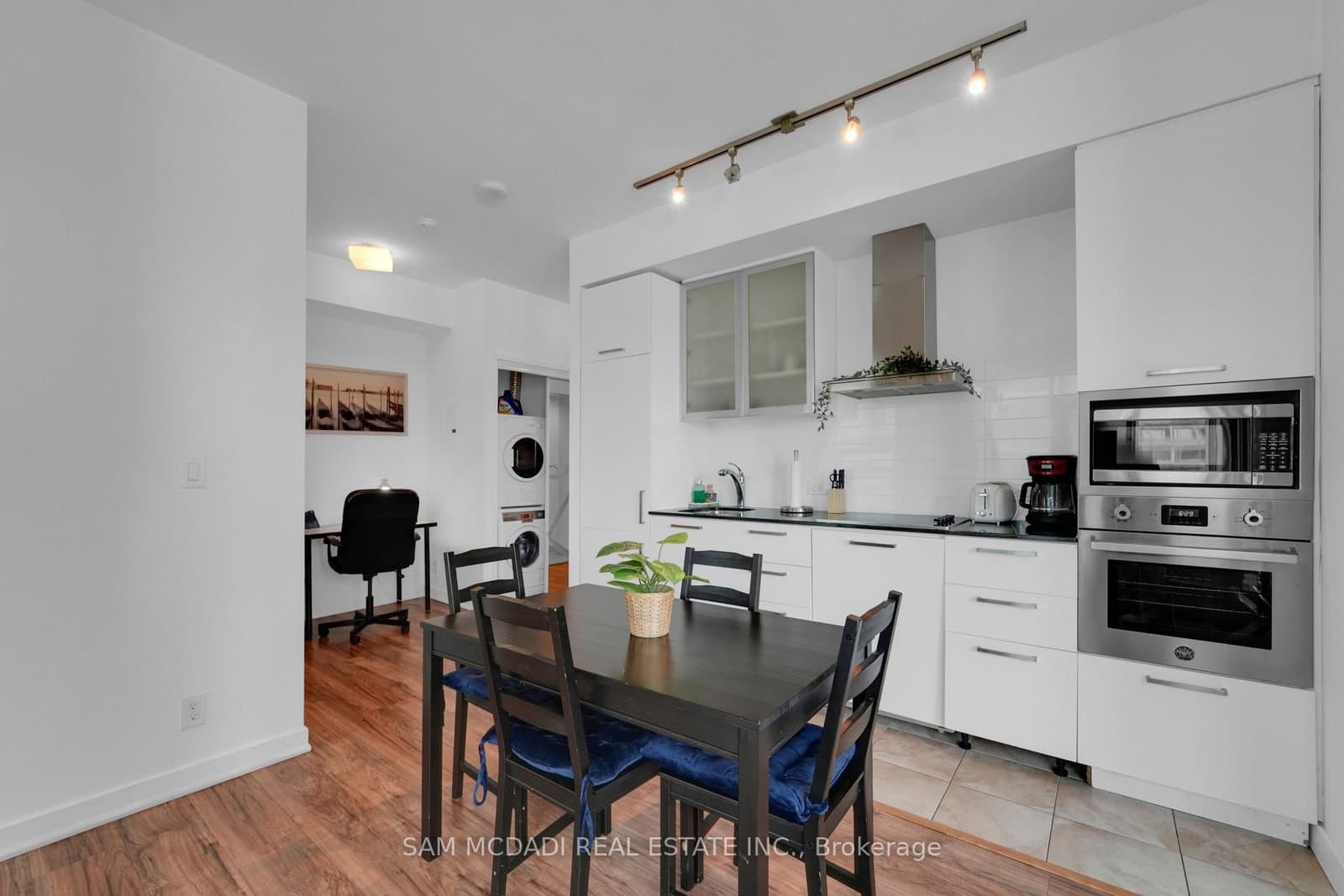 12 York Street, Unit 2307 thumbnail 3