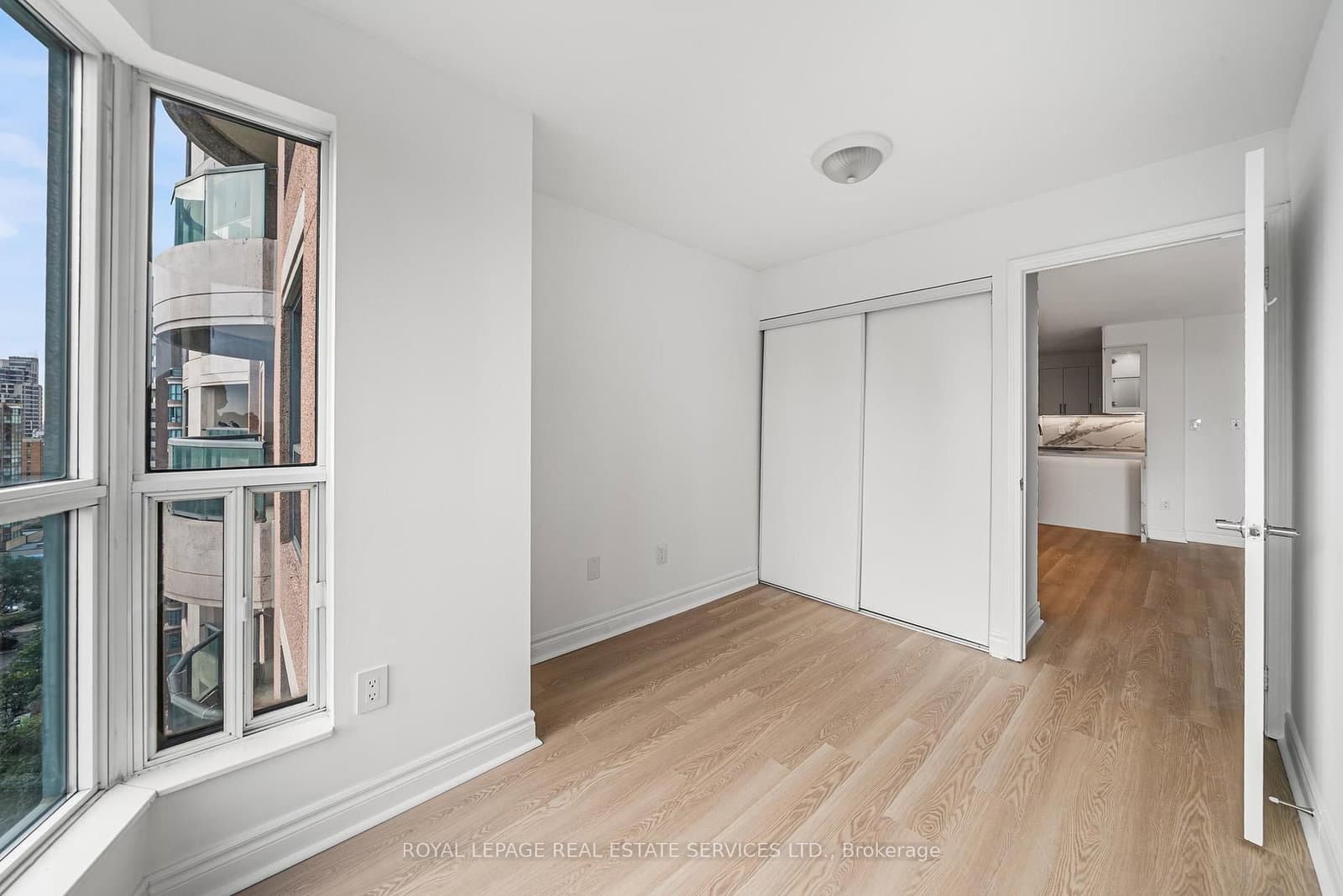 7 Lorraine Drive, Unit 1912 thumbnail 16