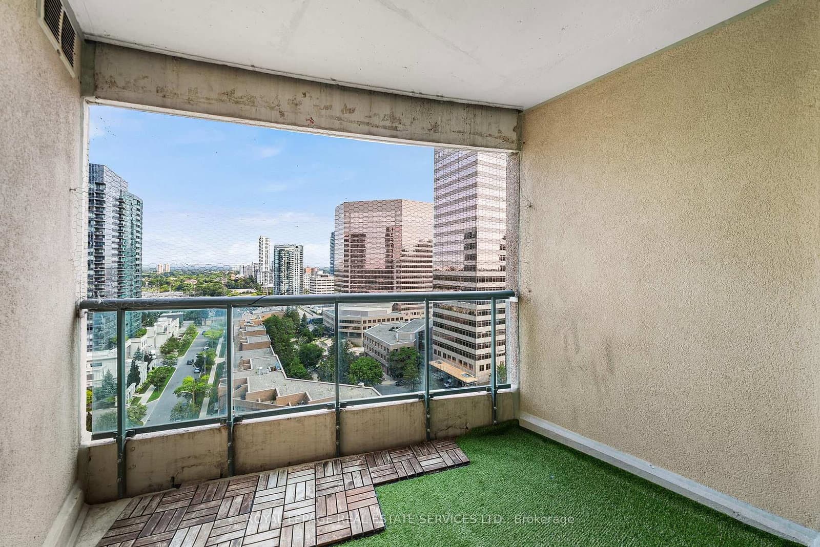 7 Lorraine Drive, Unit 1912 thumbnail 19