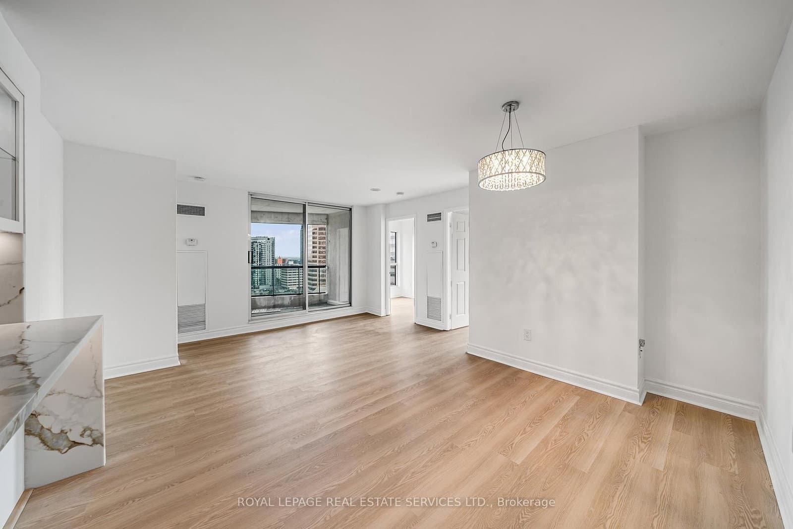 7 Lorraine Drive, Unit 1912 thumbnail 2