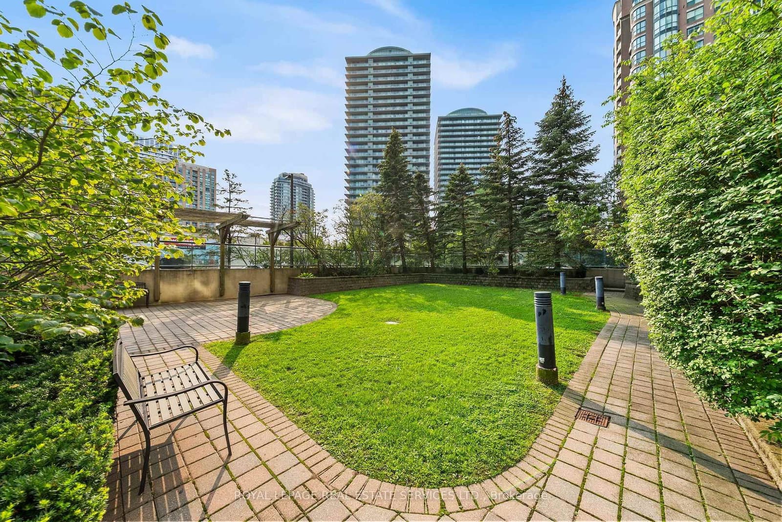 7 Lorraine Drive, Unit 1912 thumbnail 21