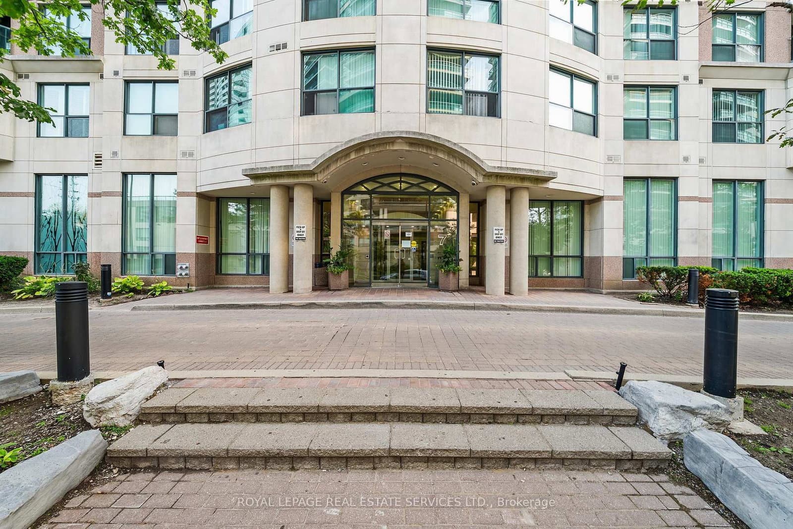 7 Lorraine Drive, Unit 1912 thumbnail 23