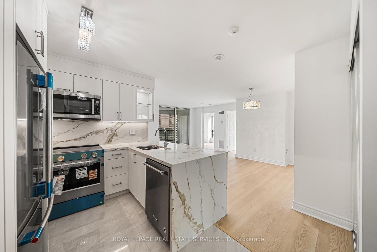 7 Lorraine Drive, Unit 1912 thumbnail 4