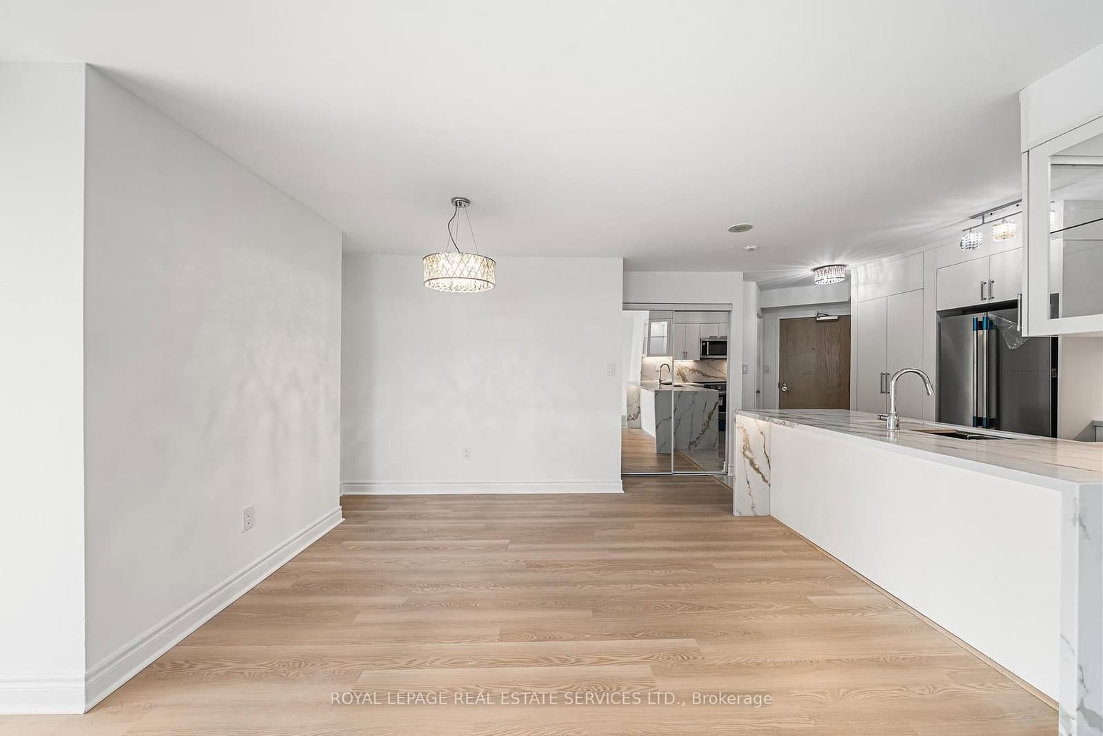 7 Lorraine Drive, Unit 1912 thumbnail 6