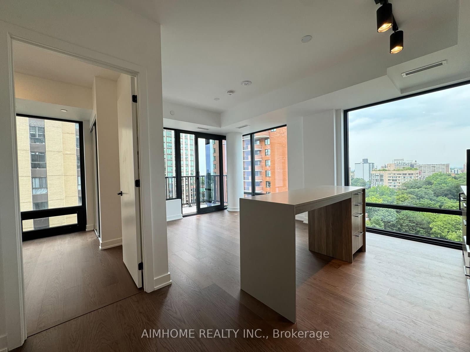 91 Montclair Avenue, Unit 1606 thumbnail 2