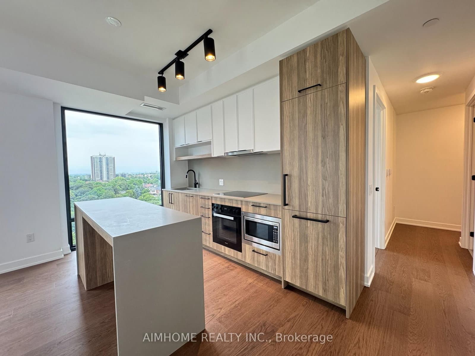 91 Montclair Avenue, Unit 1606 thumbnail 3