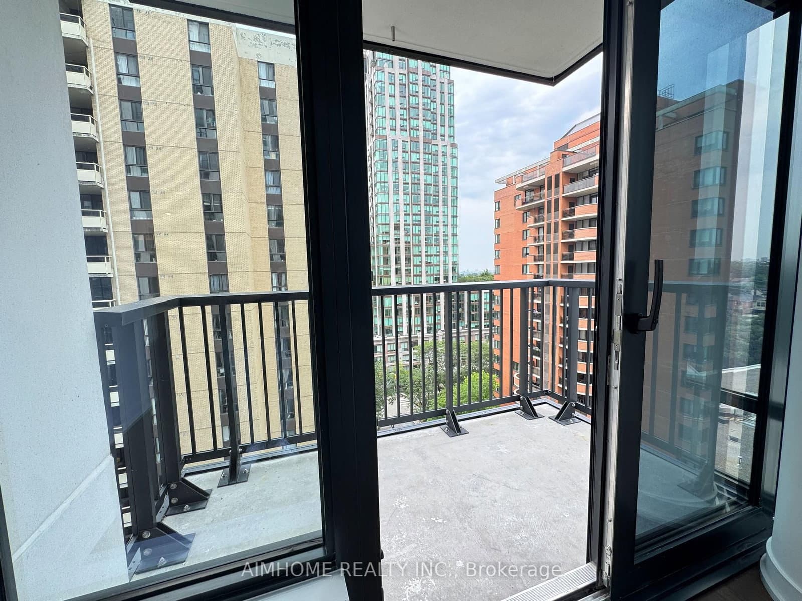 91 Montclair Avenue, Unit 1606 thumbnail 5
