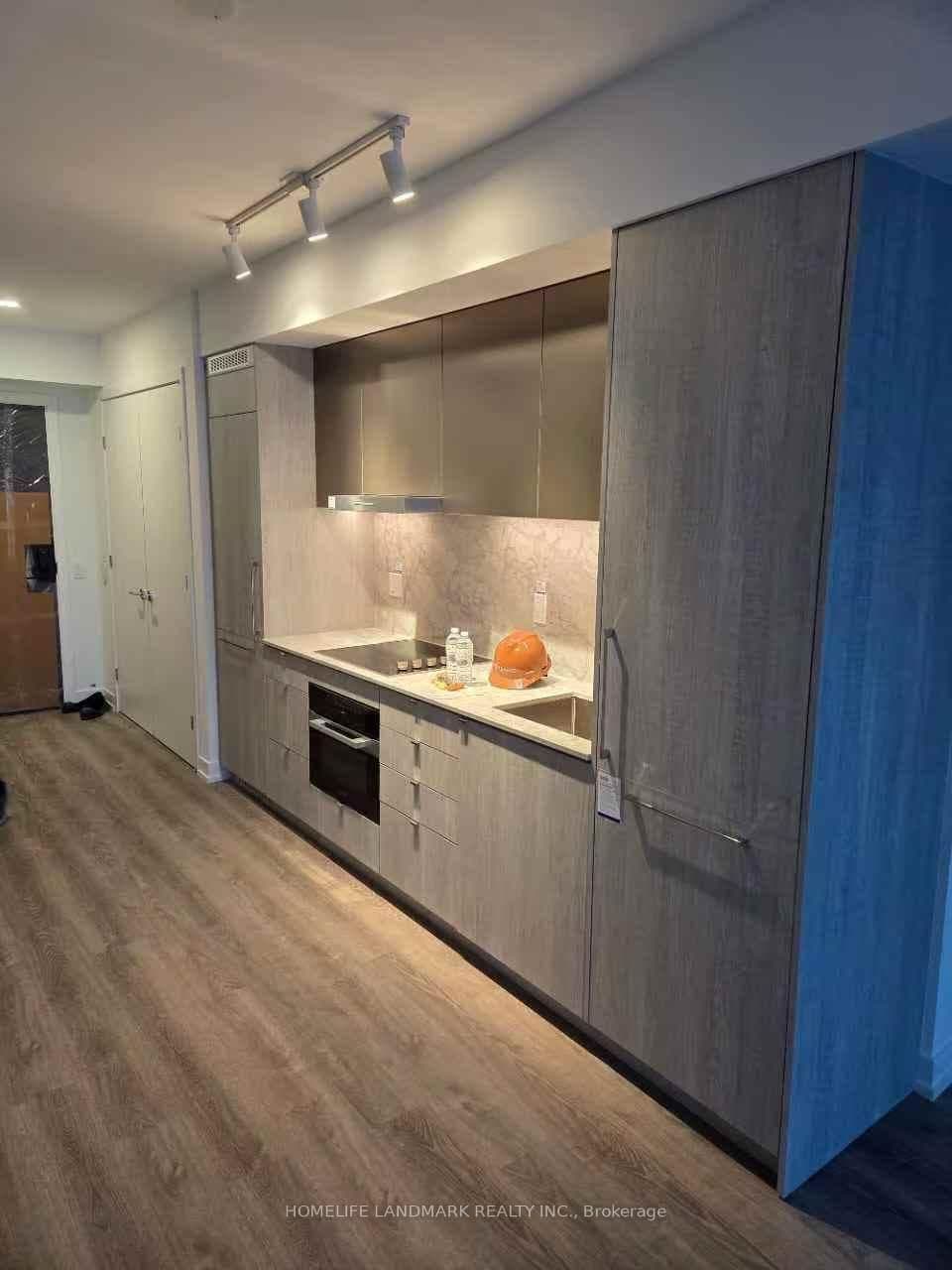 771 Yonge Street W, Unit 1002 thumbnail 6