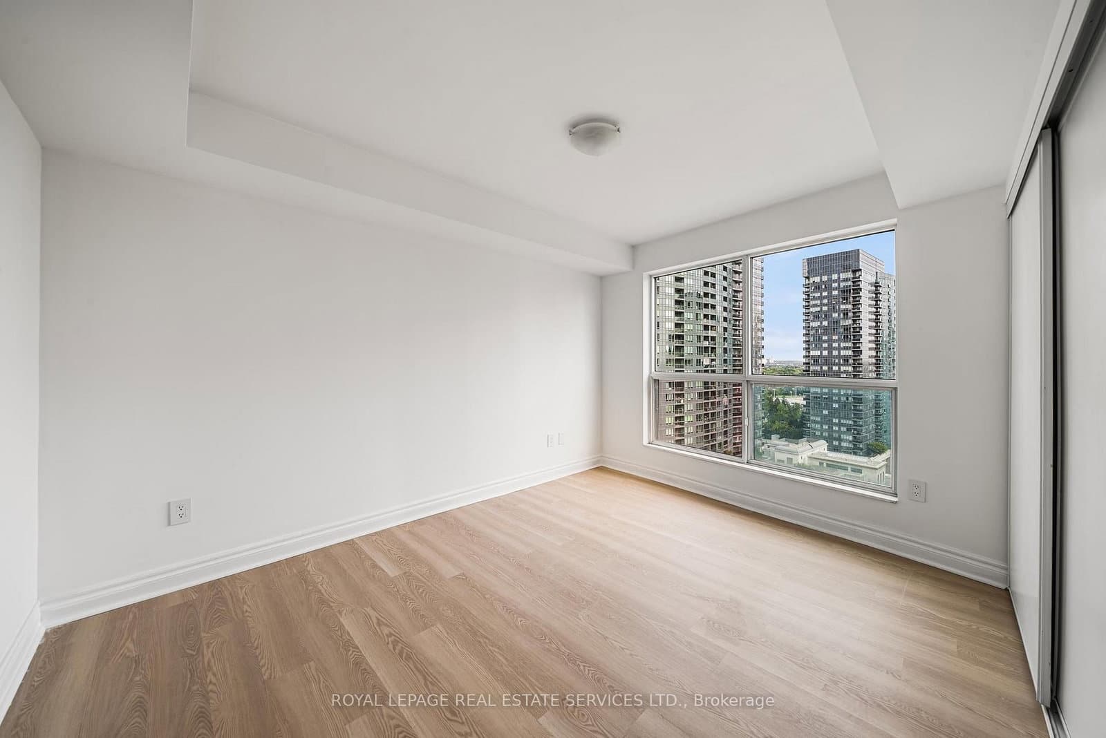 7 Lorraine Drive, Unit 1912 thumbnail 10