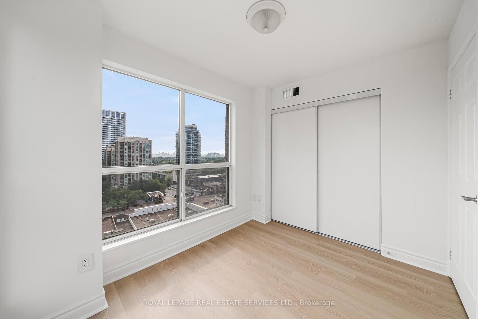 7 Lorraine Drive, Unit 1912 thumbnail 14