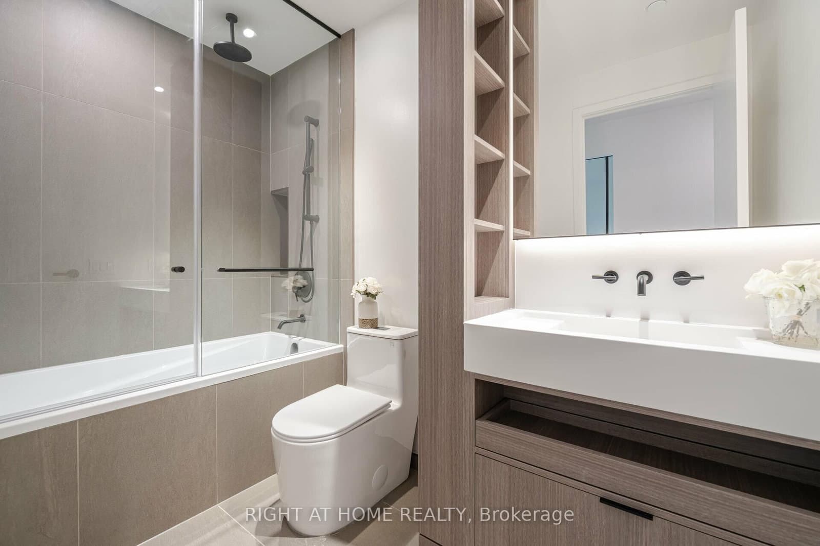 55 Charles Street E, Unit 4403 thumbnail 29