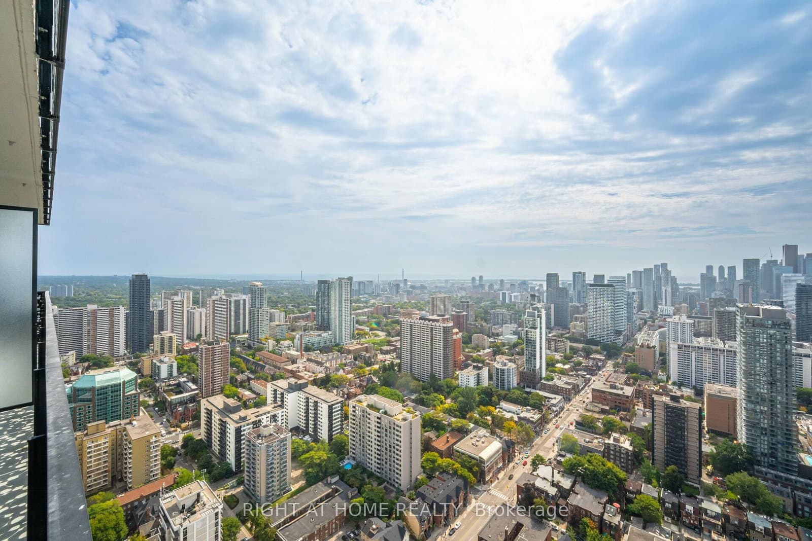 55 Charles Street E, Unit 4403 thumbnail 36