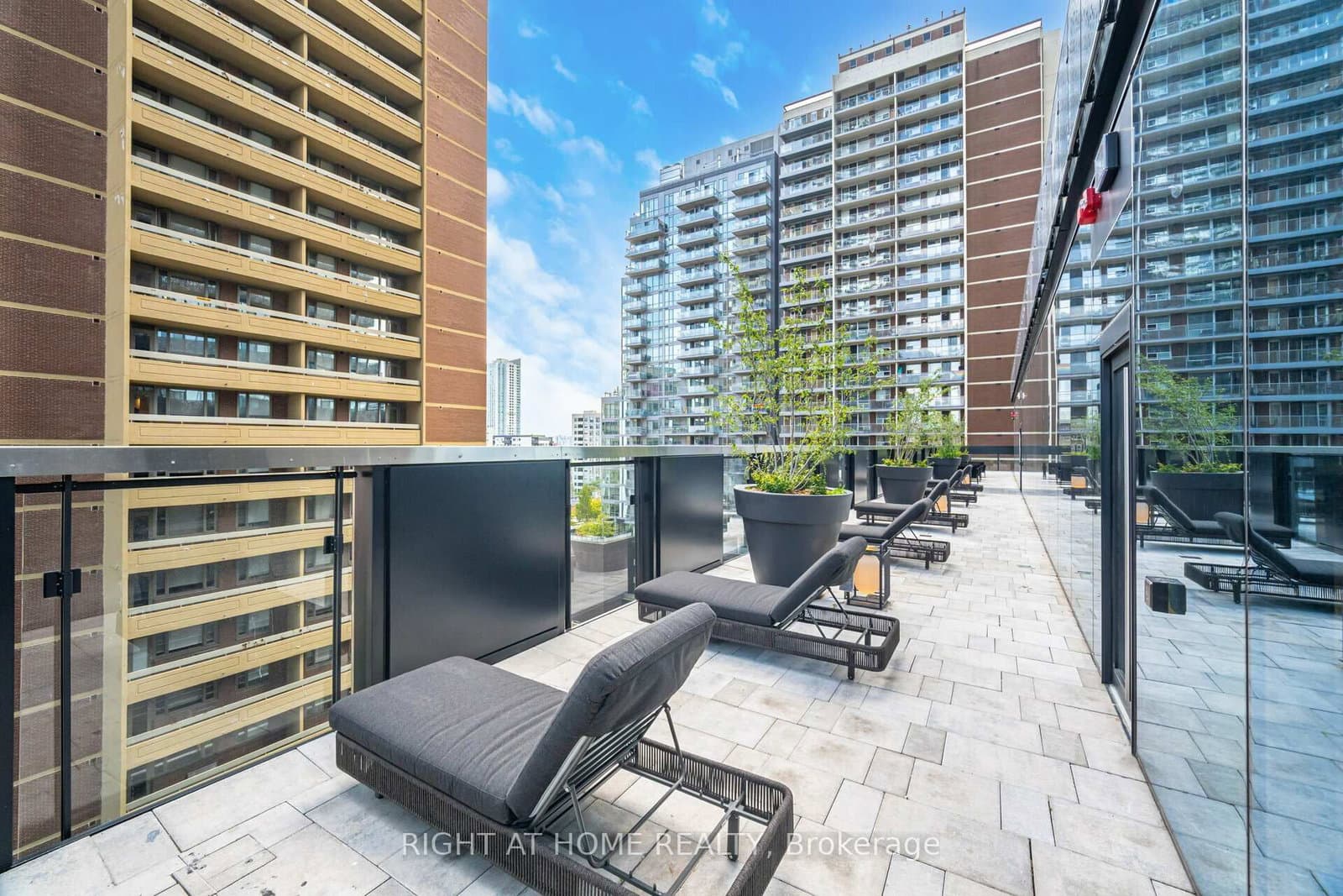 55 Charles Street E, Unit 4403 thumbnail 39