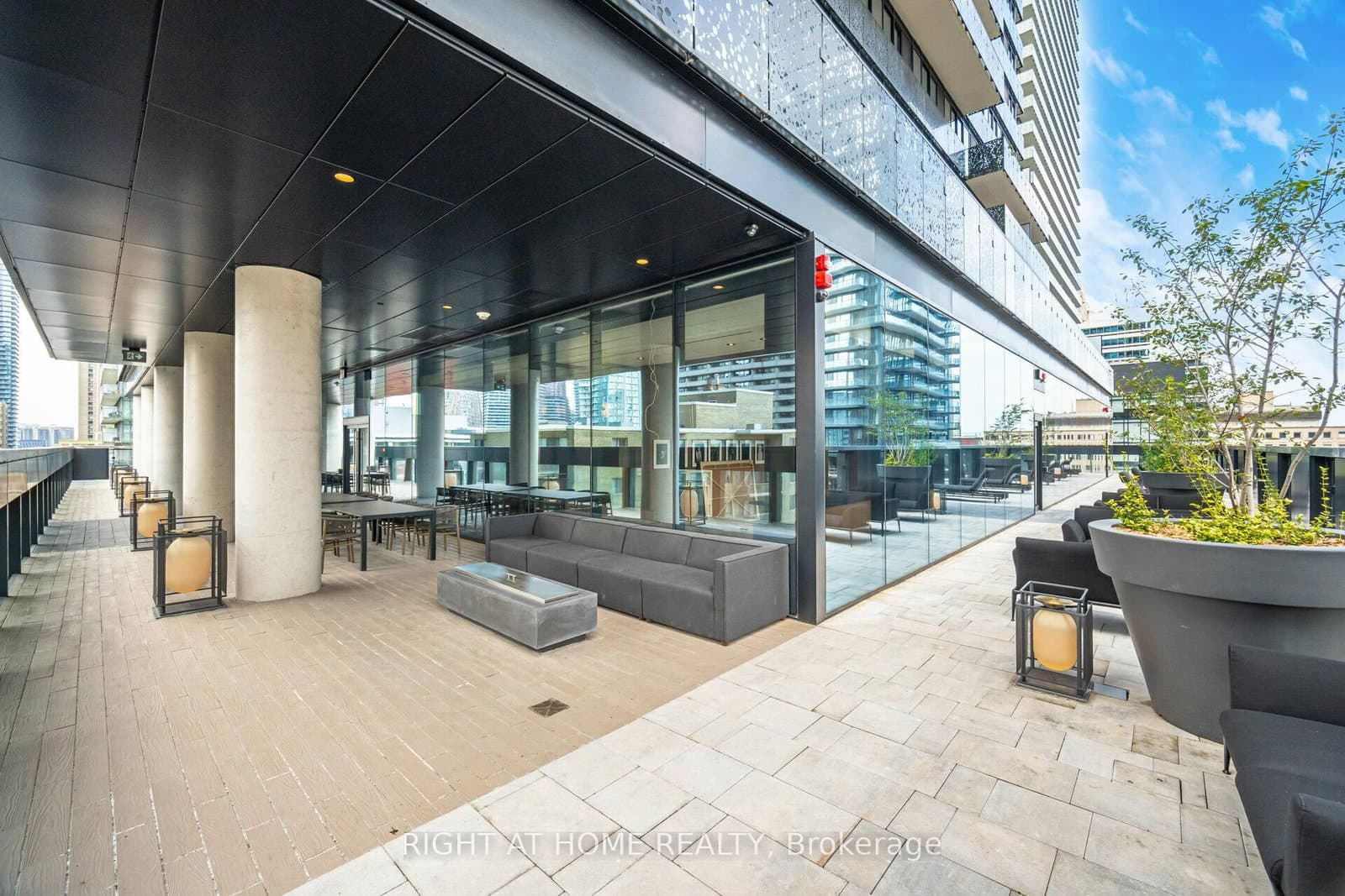 55 Charles Street E, Unit 4403 thumbnail 41