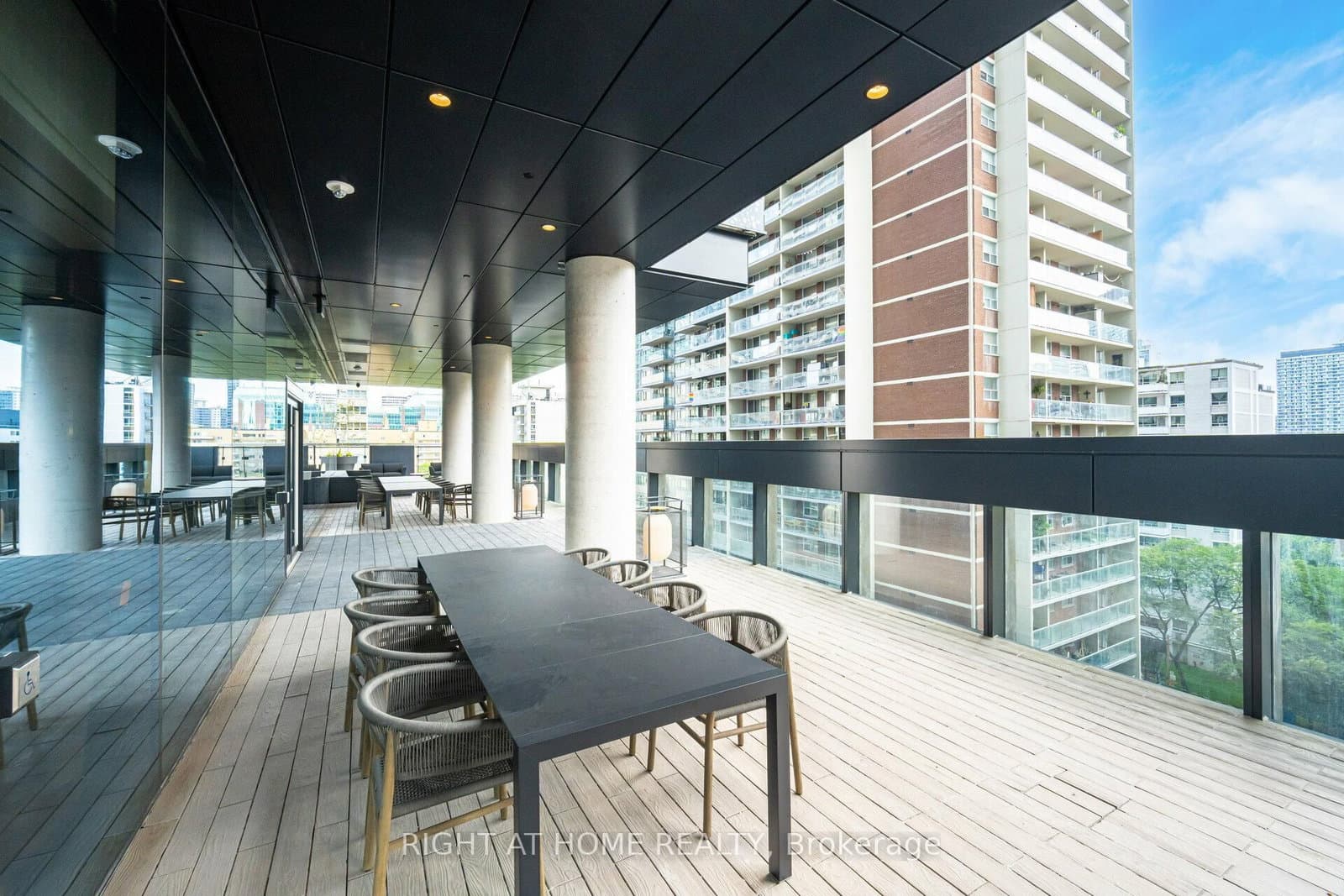 55 Charles Street E, Unit 4403 thumbnail 44