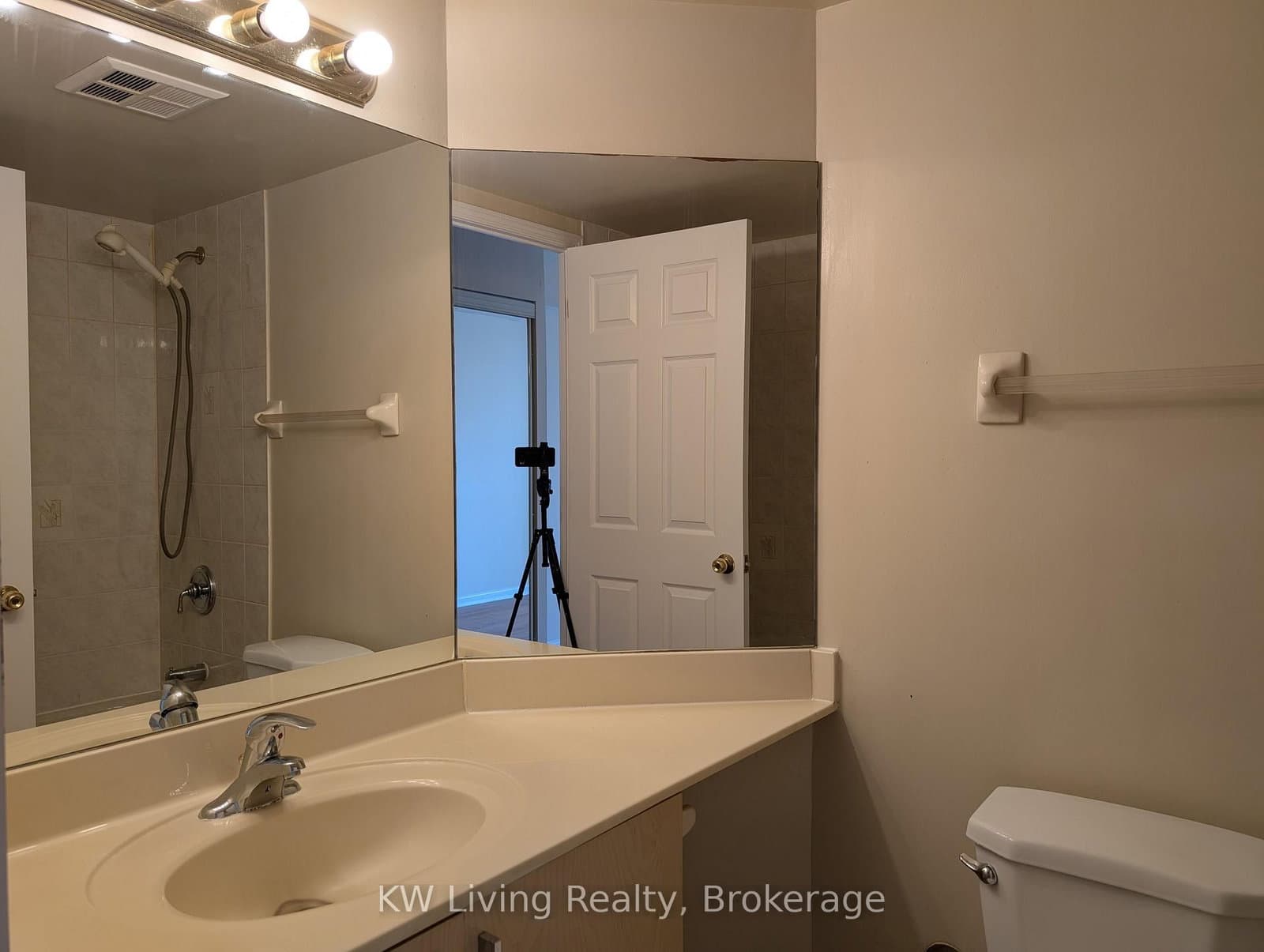 23 Lorraine Drive, Unit 1102 thumbnail 23