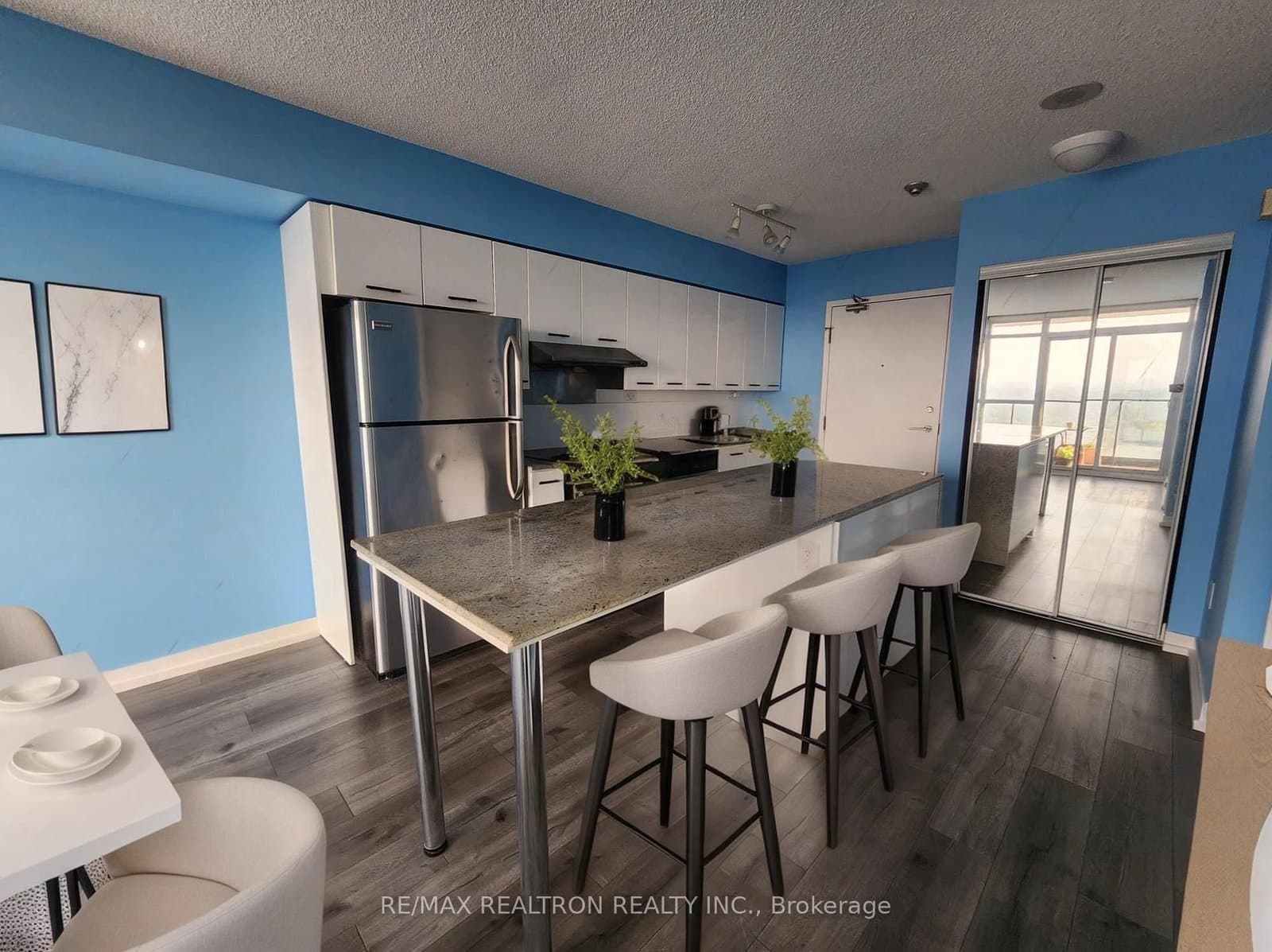 29 Singer Court, Unit 1606 thumbnail 2