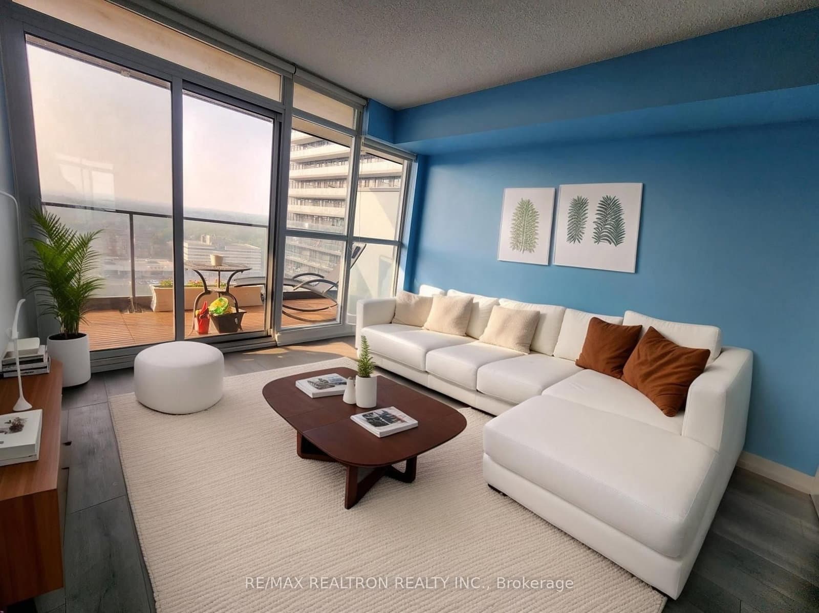 29 Singer Court, Unit 1606 thumbnail 3