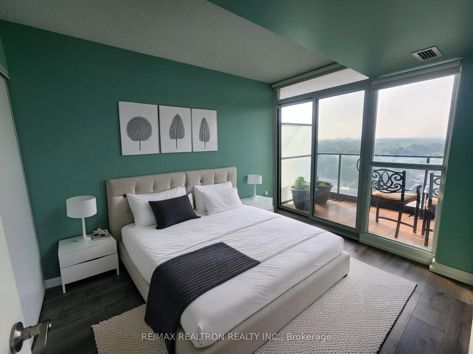 29 Singer Court, Unit 1606 thumbnail 4