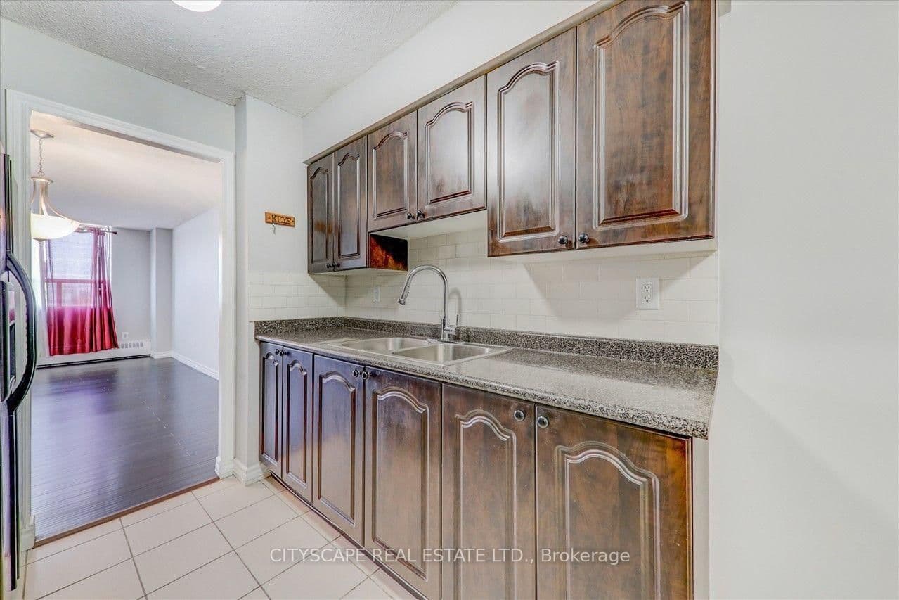 25 Sunrise Avenue, Unit #914 thumbnail 4