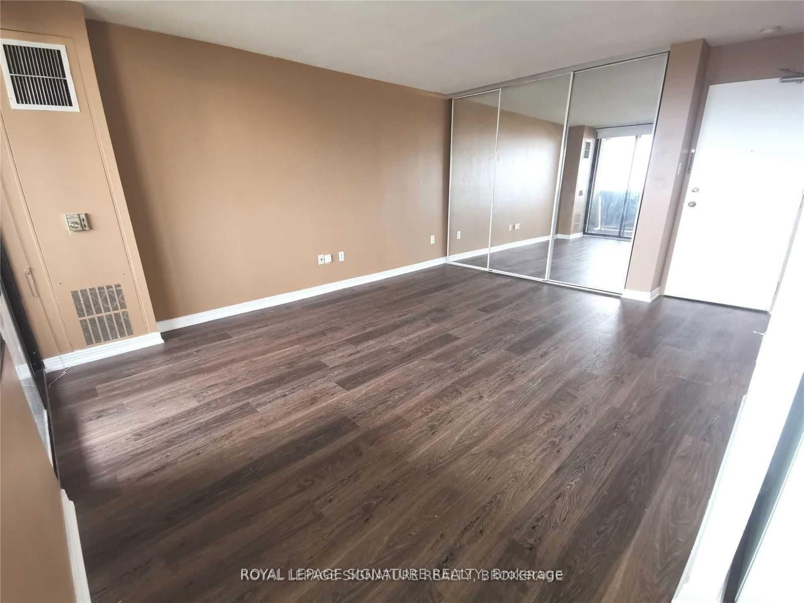 720 Spadina Avenue, Unit 1606 thumbnail 10