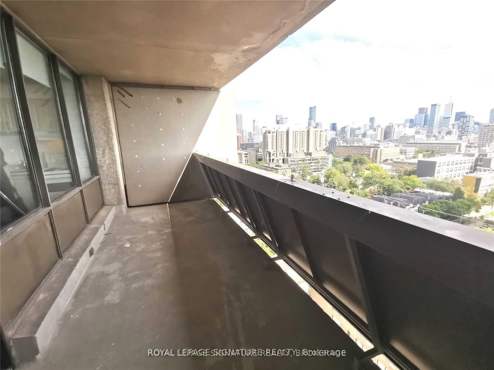 720 Spadina Avenue, Unit 1606 thumbnail 8