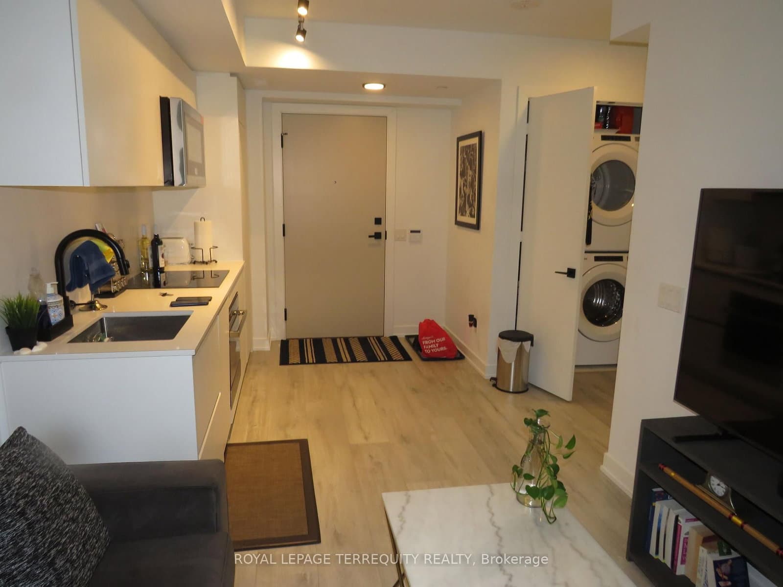 327 King Street W, Unit 805 - Image 1