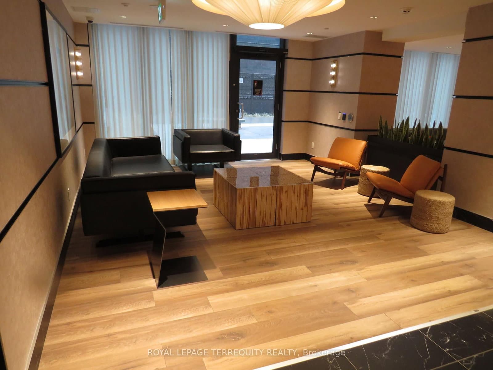 327 King Street W, Unit 805 thumbnail 14