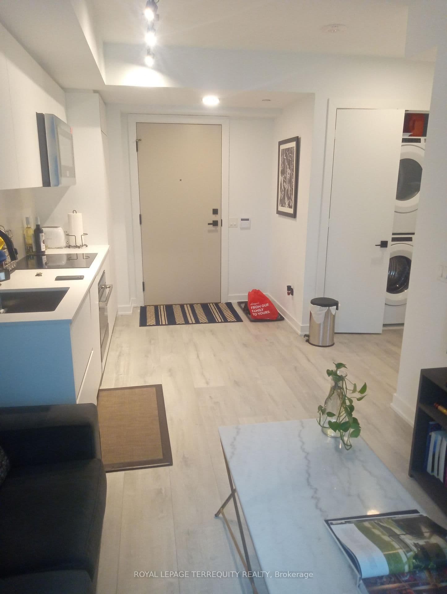 327 King Street W, Unit 805 thumbnail 17