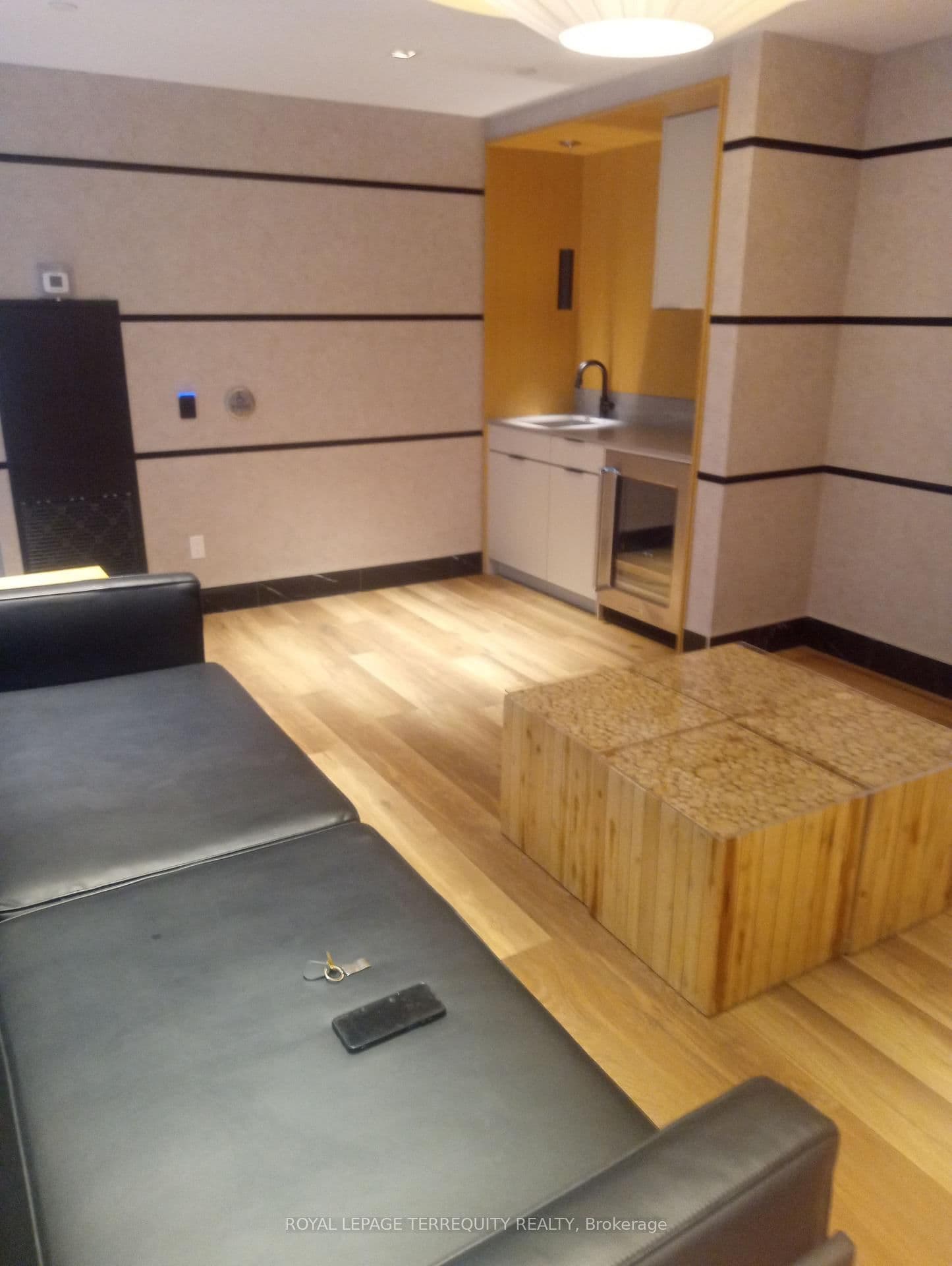 327 King Street W, Unit 805 thumbnail 19