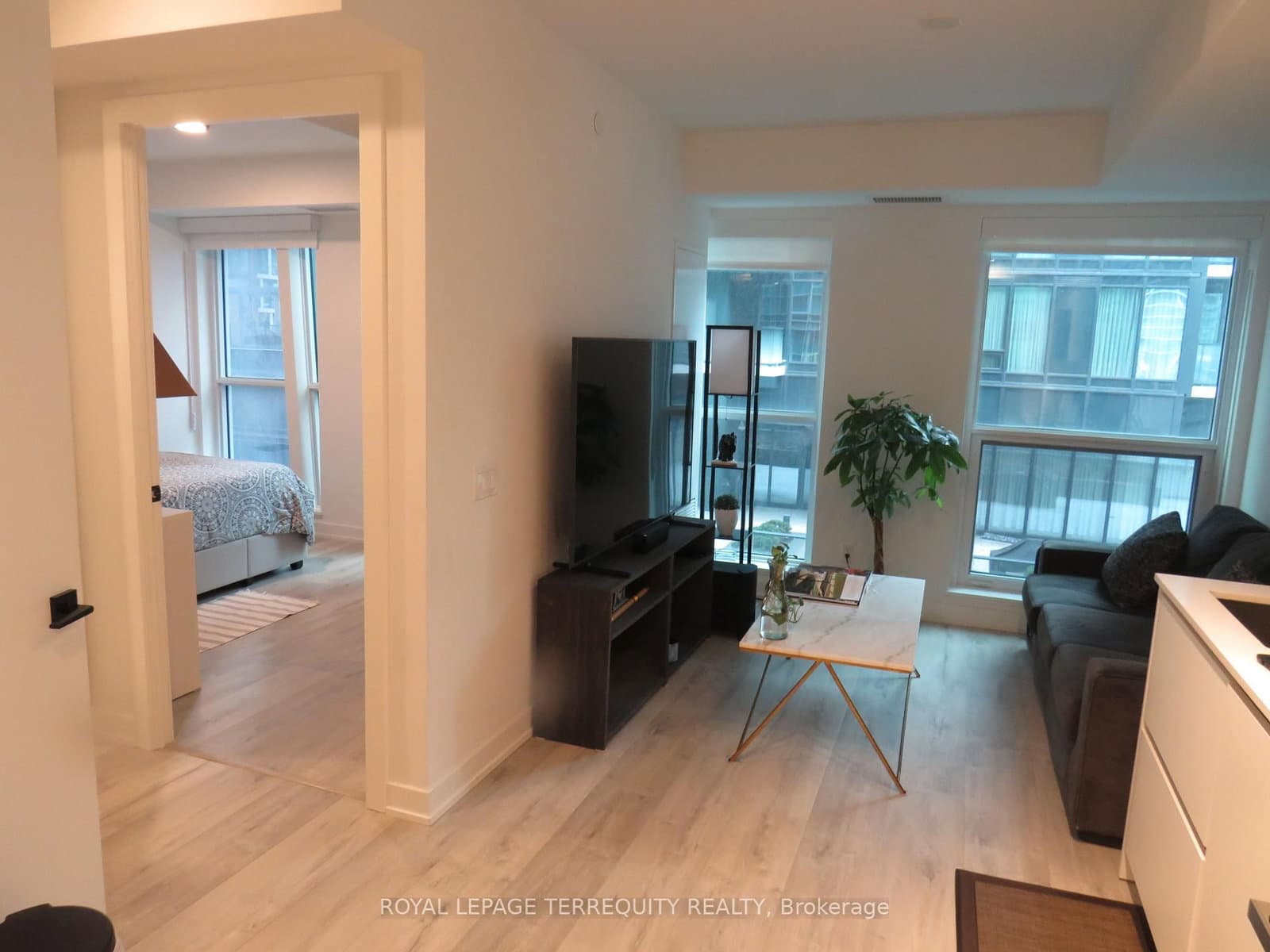 327 King Street W, Unit 805 thumbnail 2