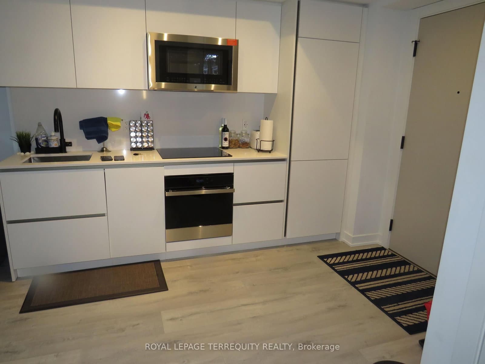 327 King Street W, Unit 805 thumbnail 3