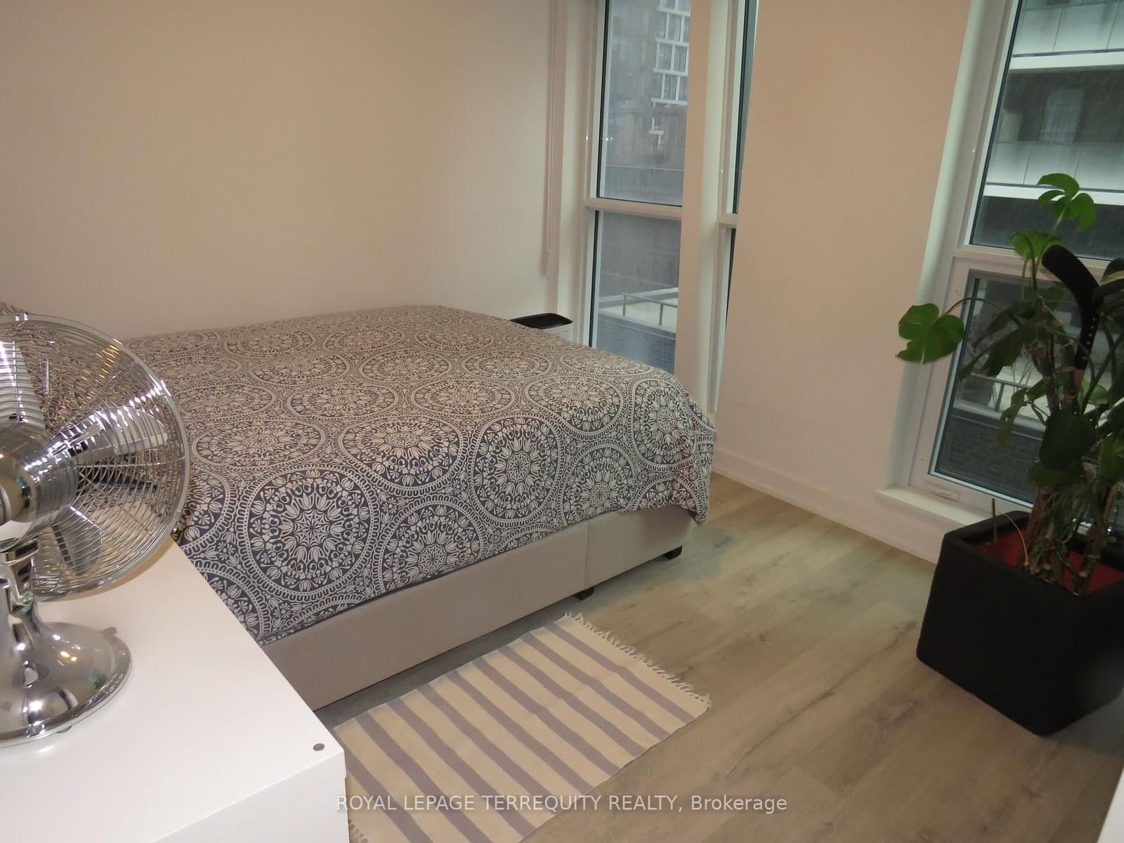 327 King Street W, Unit 805 thumbnail 7