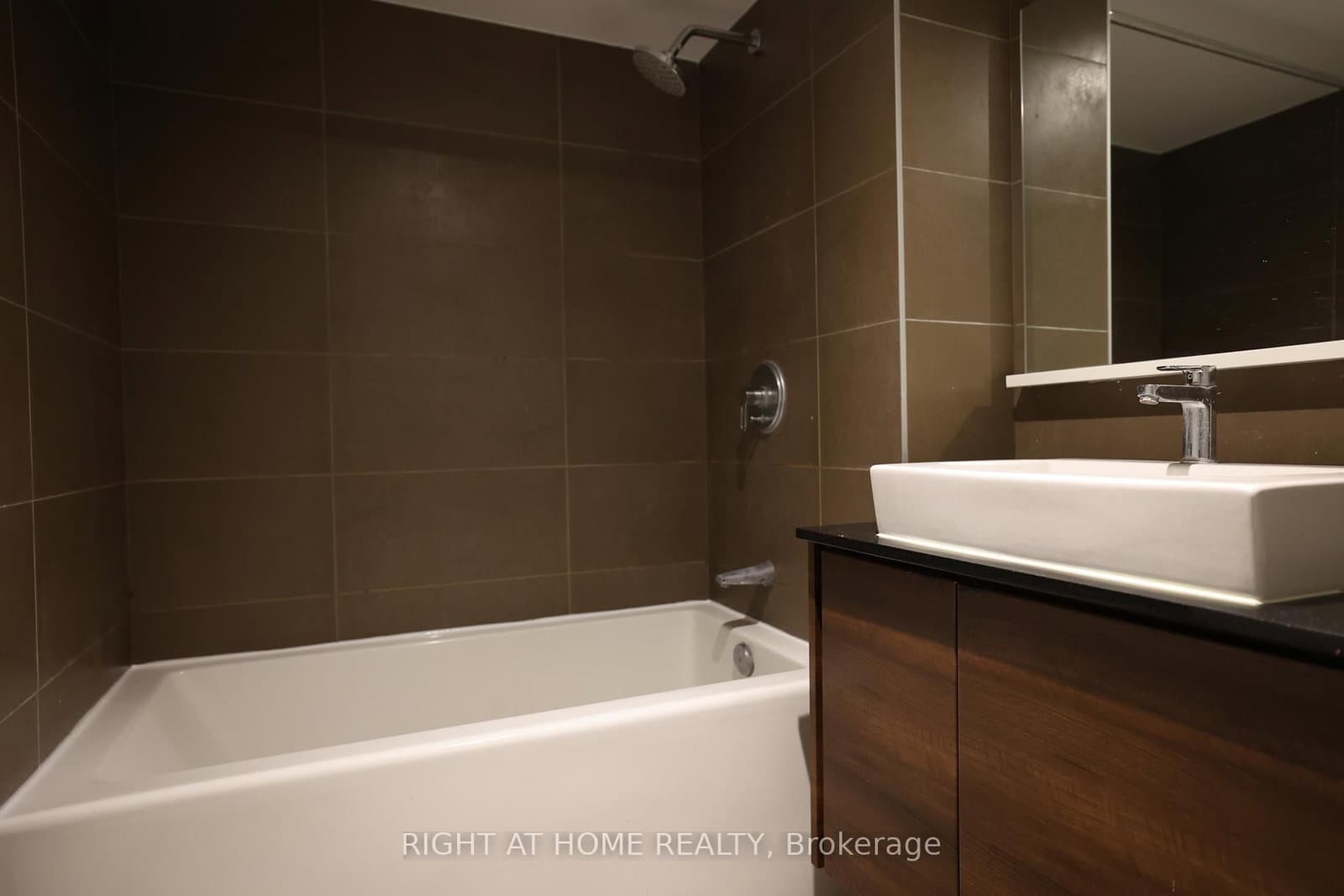 72 esther shiner Boulevard, Unit 308 thumbnail 10