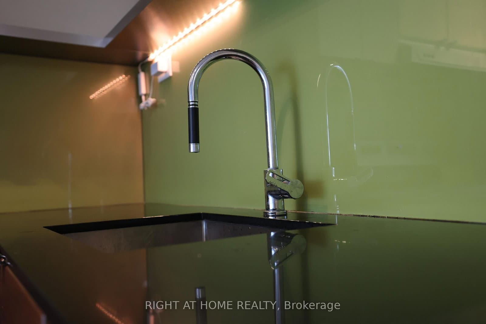 72 esther shiner Boulevard, Unit 308 thumbnail 6