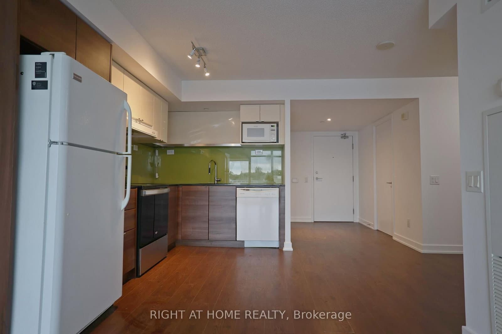 72 esther shiner Boulevard, Unit 308 thumbnail 7