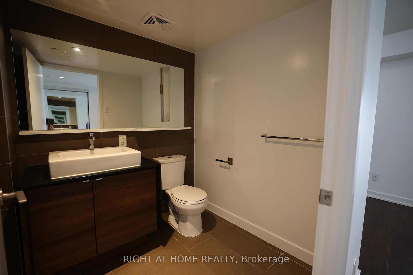 72 esther shiner Boulevard, Unit 308 thumbnail 9