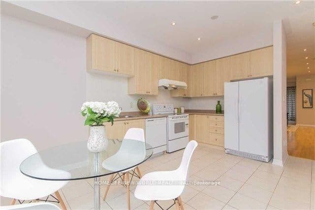 6 Altamont Road, Unit Upper thumbnail 4