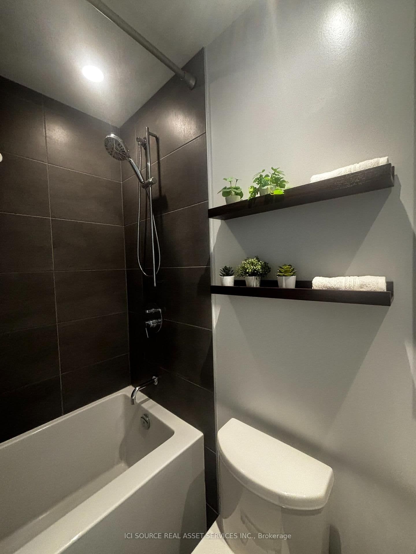 185 Roehampton Avenue, Unit 1304 thumbnail 14
