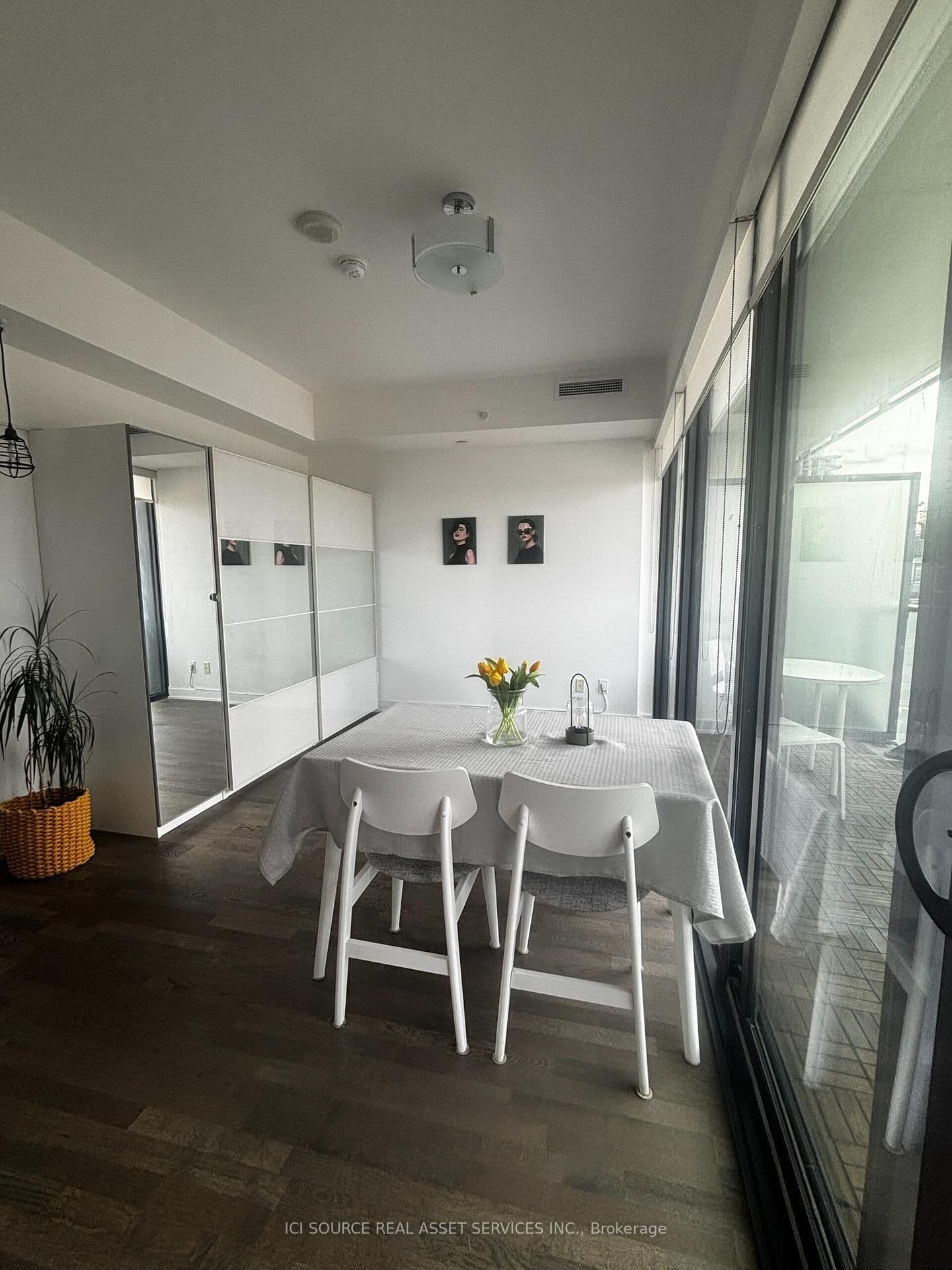 185 Roehampton Avenue, Unit 1304 thumbnail 2