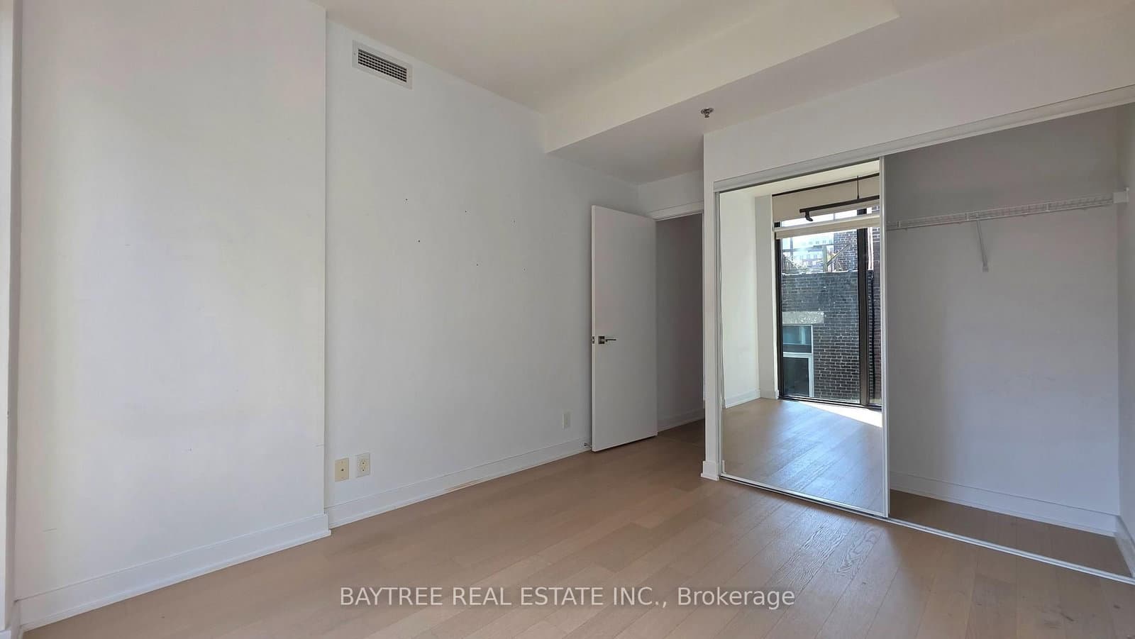 15 Beverley Street, Unit 608 thumbnail 10