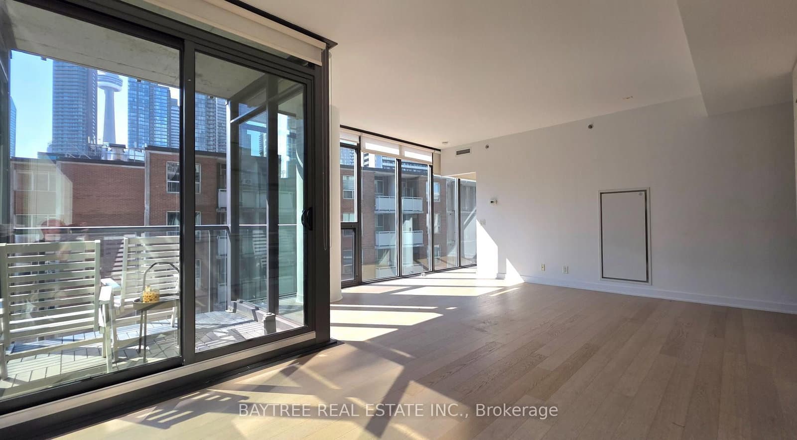 15 Beverley Street, Unit 608 thumbnail 3