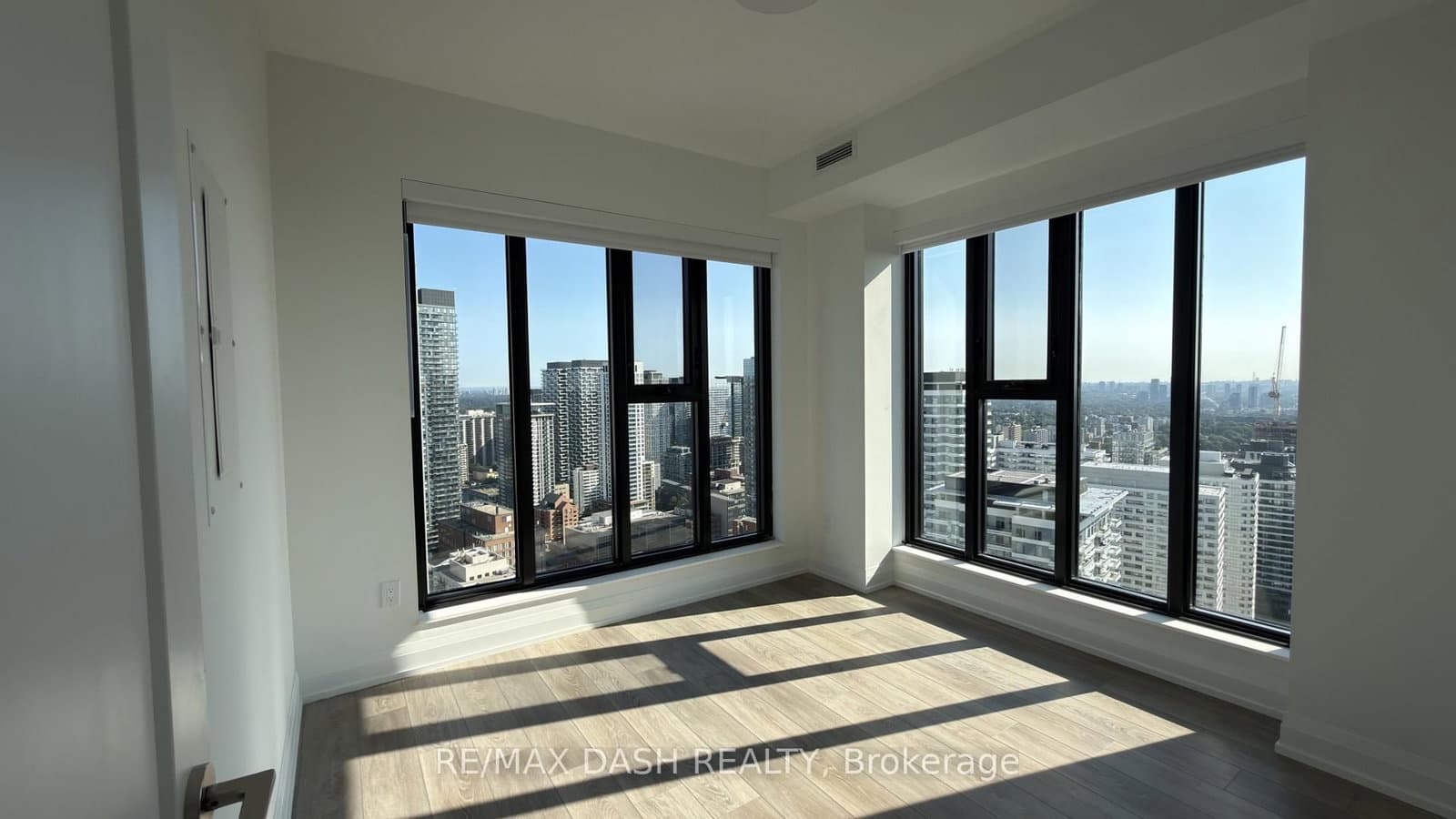 20 Soudan Avenue, Unit 3702 thumbnail 14