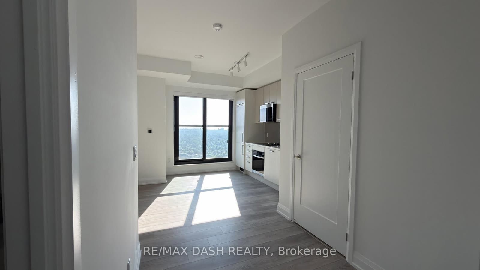 20 Soudan Avenue, Unit 3702 thumbnail 9